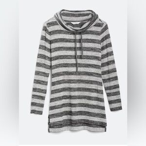Olive & Oak | Lidy Cowl Neck Hi-Low Knit Top Gray Striped | Size Medium